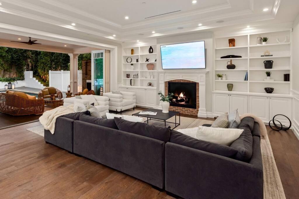 Exquisite - Elegant - Luxe - La Upscale Retreat! Villa