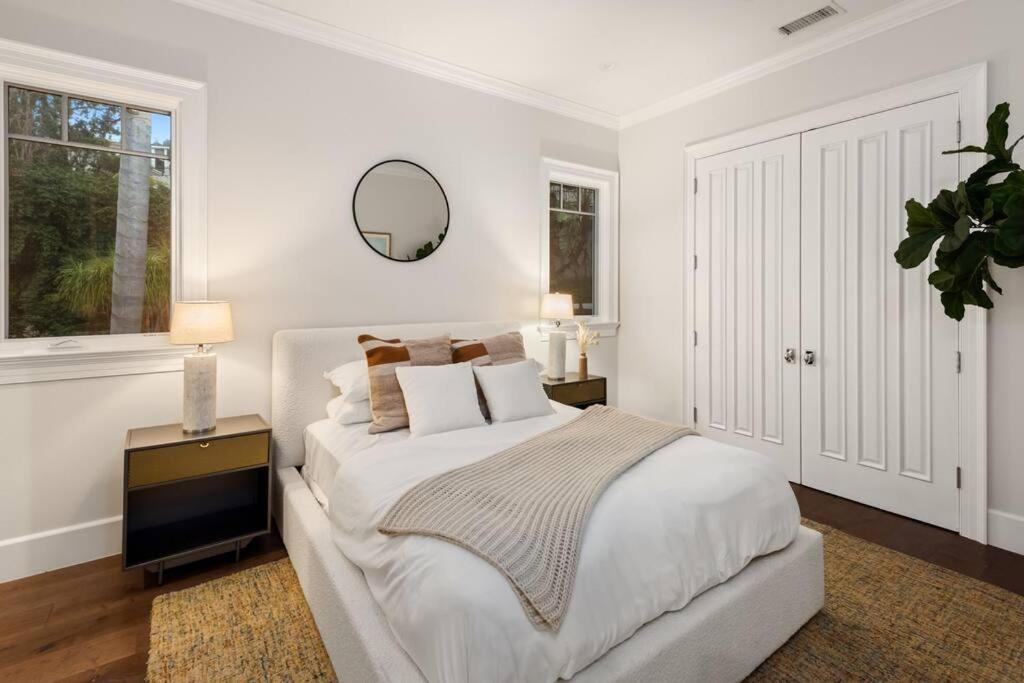 Exquisite - Elegant - Luxe - La Upscale Retreat!