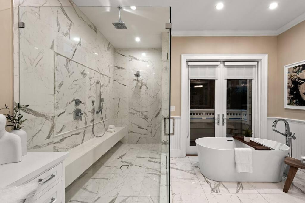 Exquisite - Elegant - Luxe - La Upscale Retreat! Villa